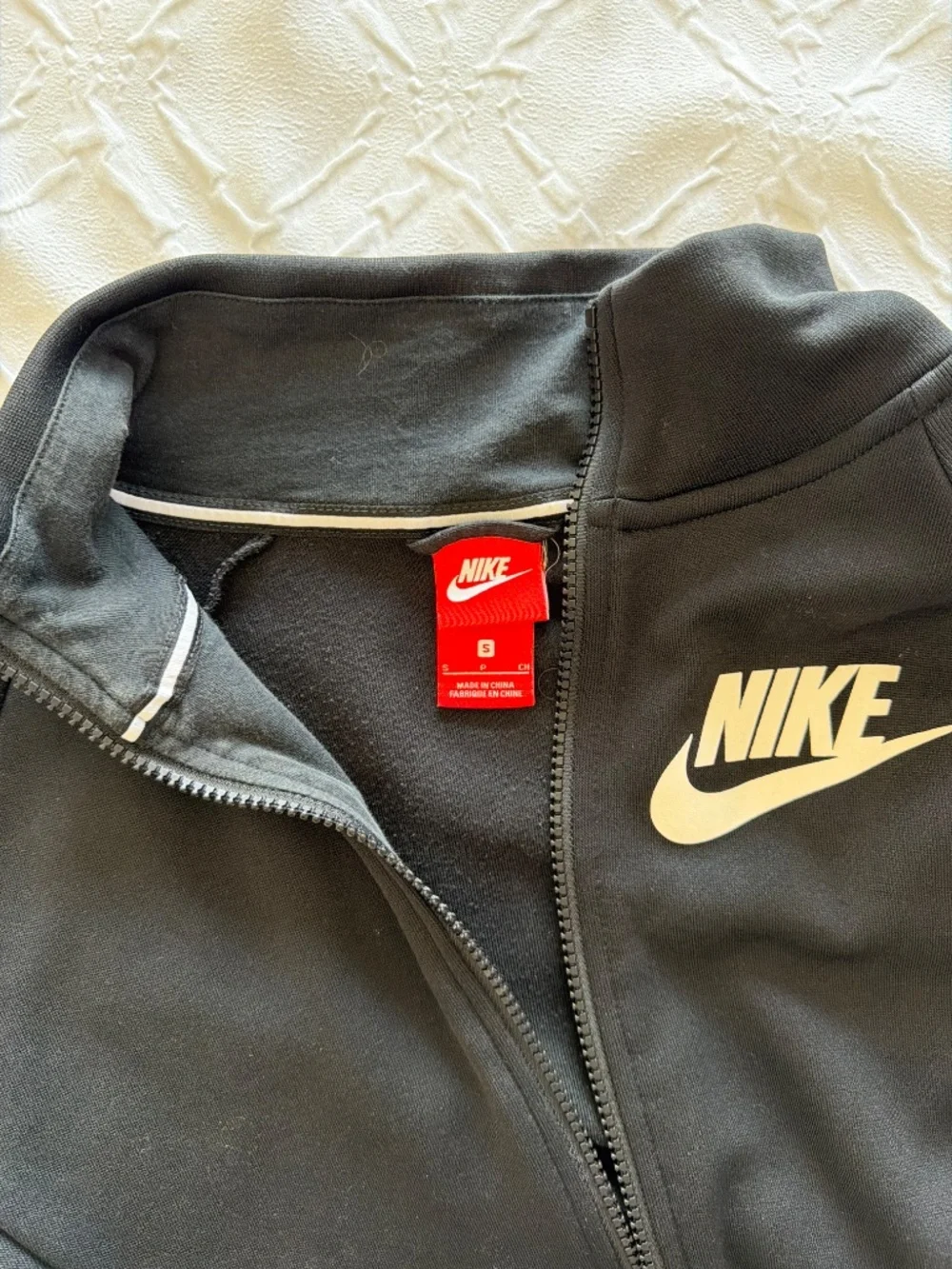 Nike Women’s Black & White Full-Zip Cropped Track Jacket